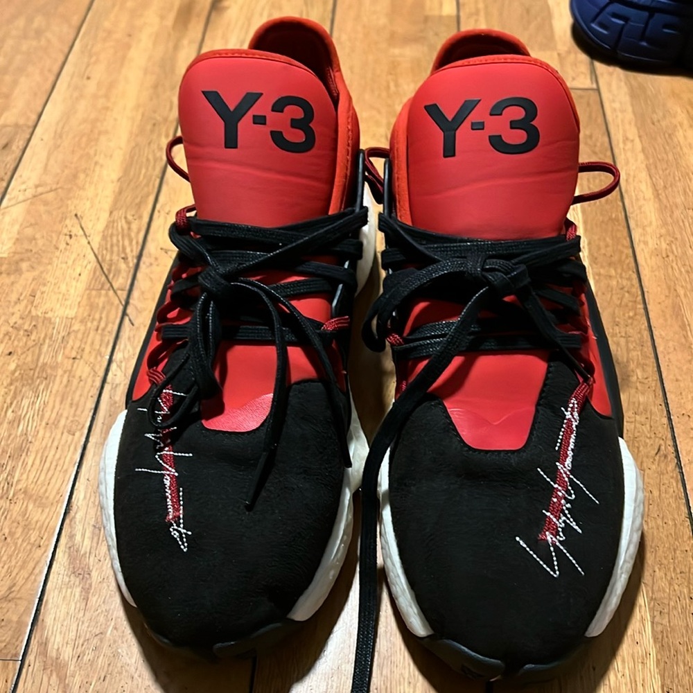 Y3 sneakers in red and black colour